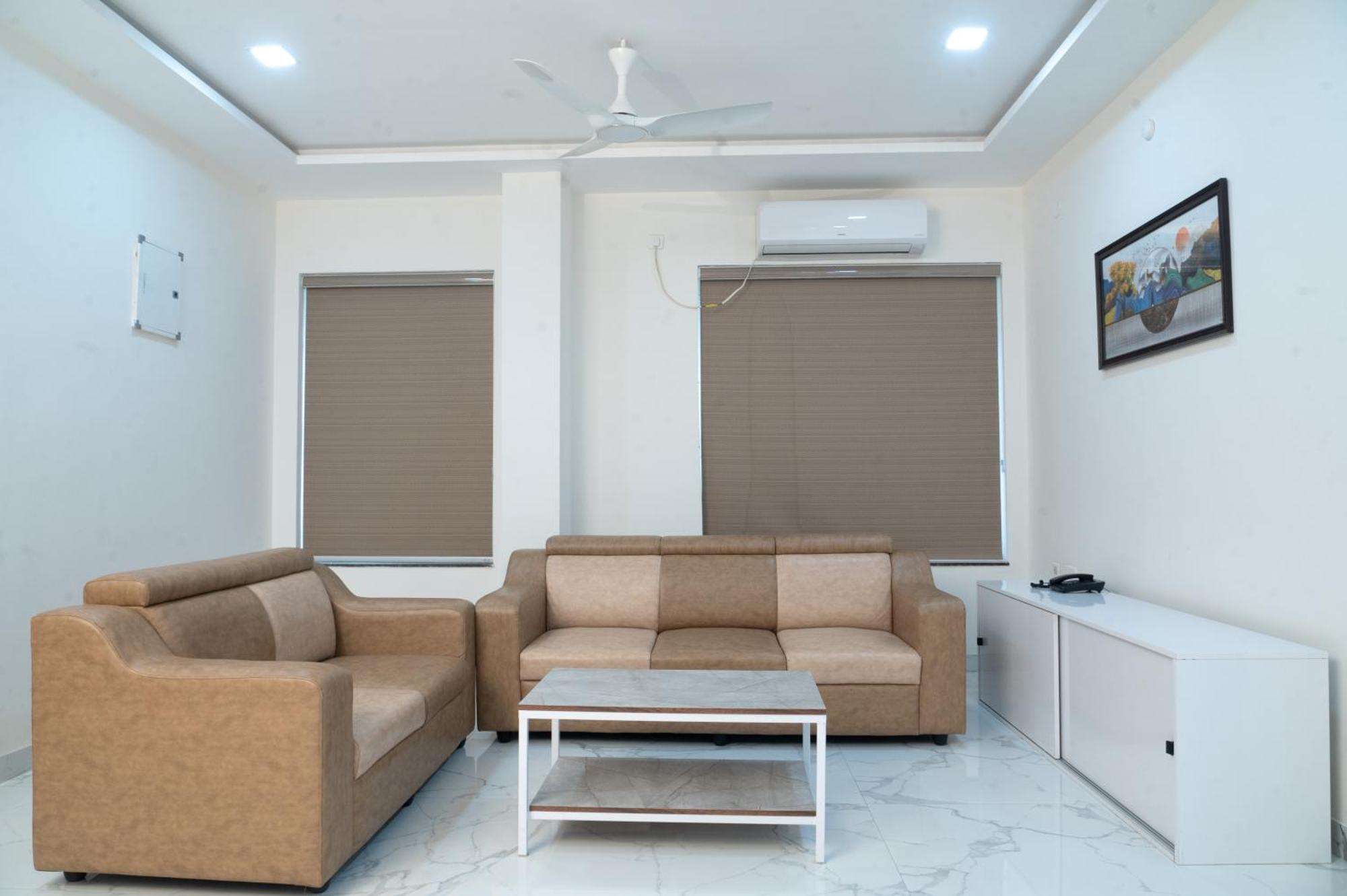 The Balcony Suites Hyderabad Eksteriør billede