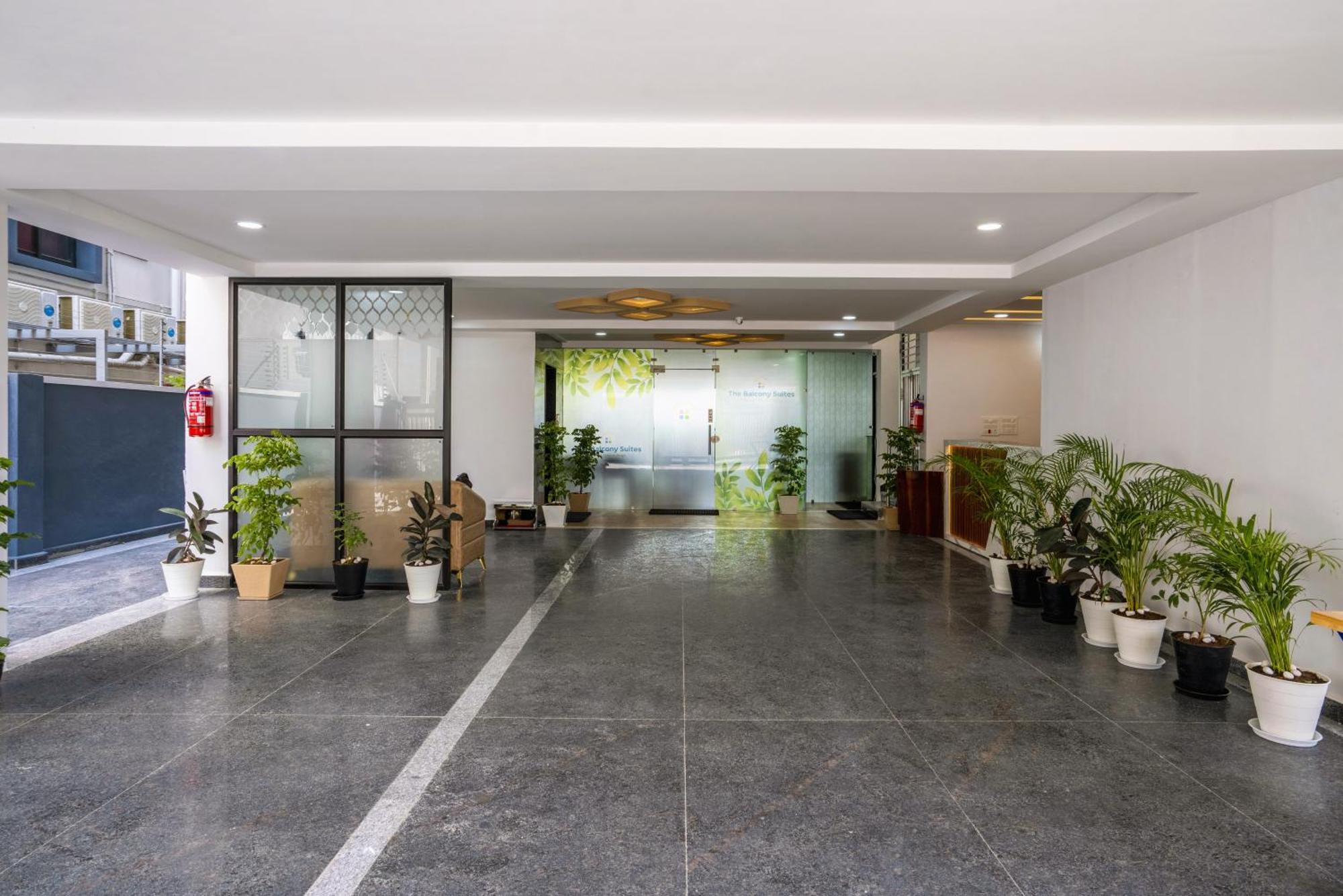 The Balcony Suites Hyderabad Eksteriør billede